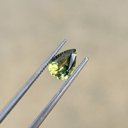 Pear Shape Bicolor Sapphire: 0.97 CT