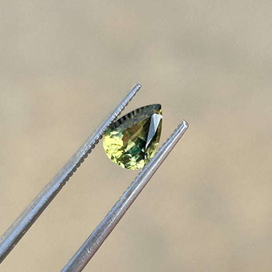 Pear Shape Bicolor Sapphire: 0.97 CT