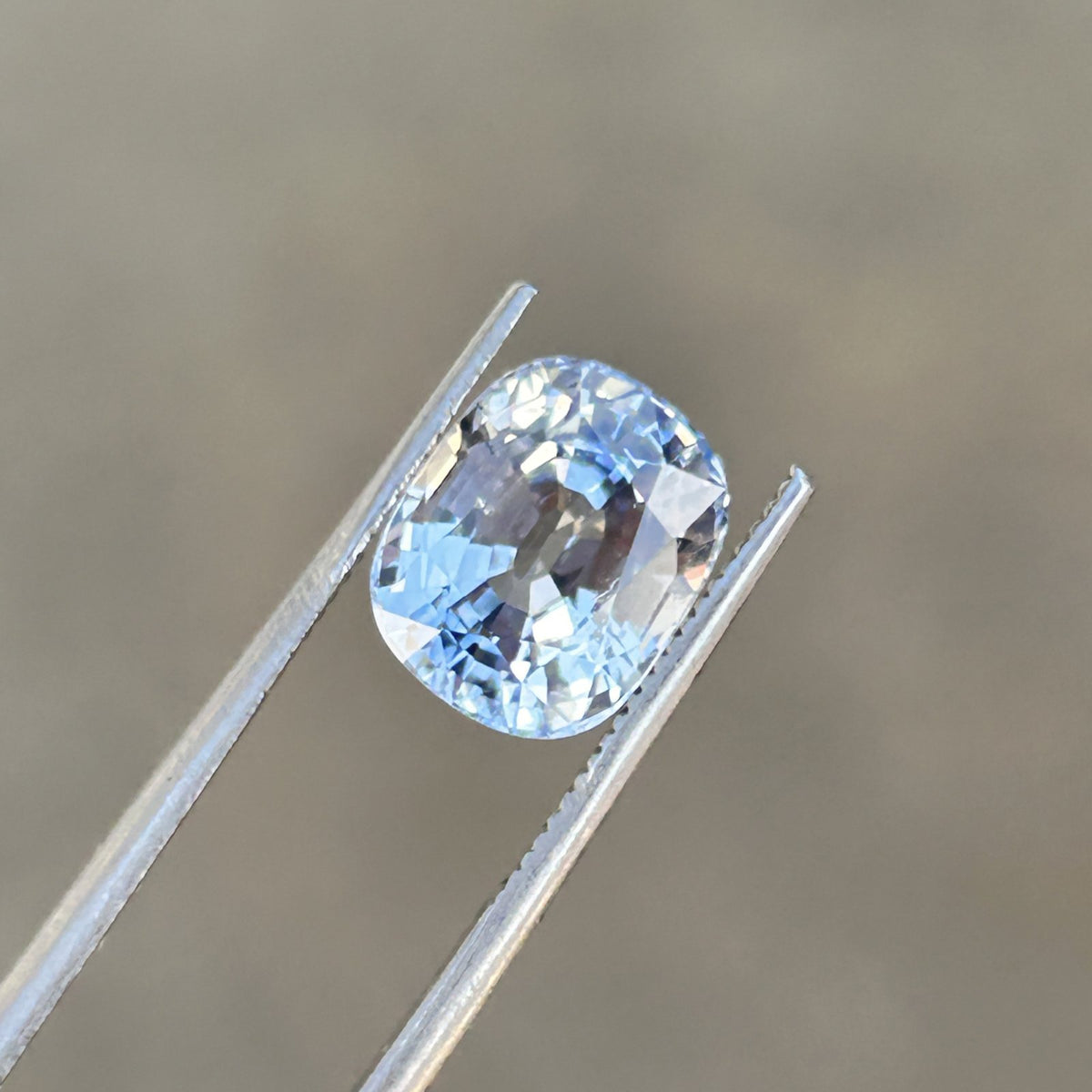 Cushion Cut Blue Sapphire: 4.01CT