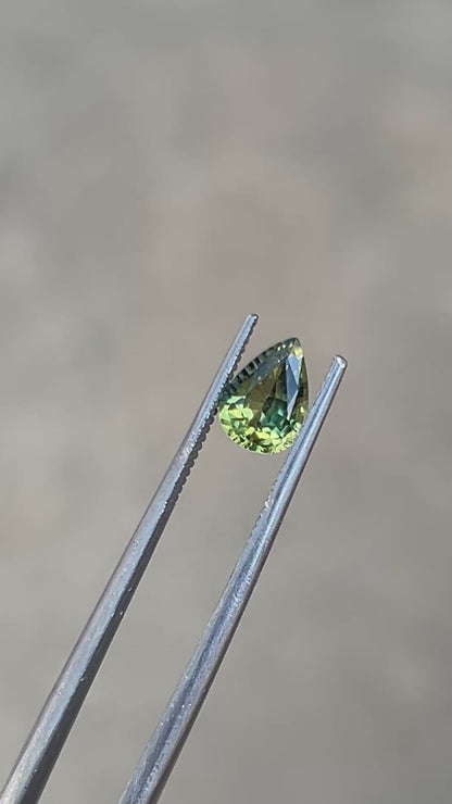 Pear Shape Bicolor Sapphire: 0.97 CT